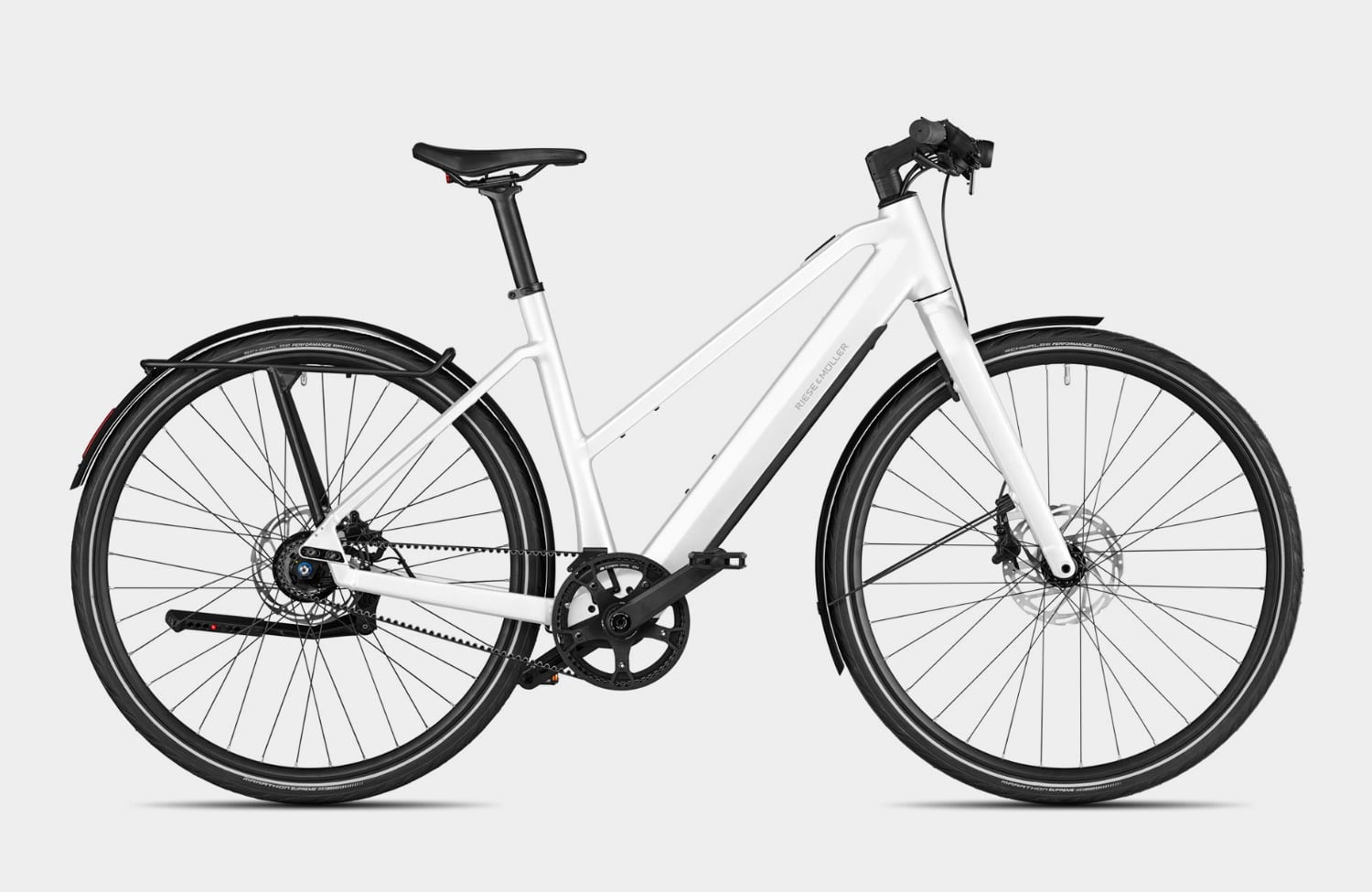 UBN – die neue Urban-Serie von Riese & Müller: agile E-Bikes mit smarten Funktionen 6 Riese Mueller UBN Seven Fazua Ride60 Urban E Bike Alfine White