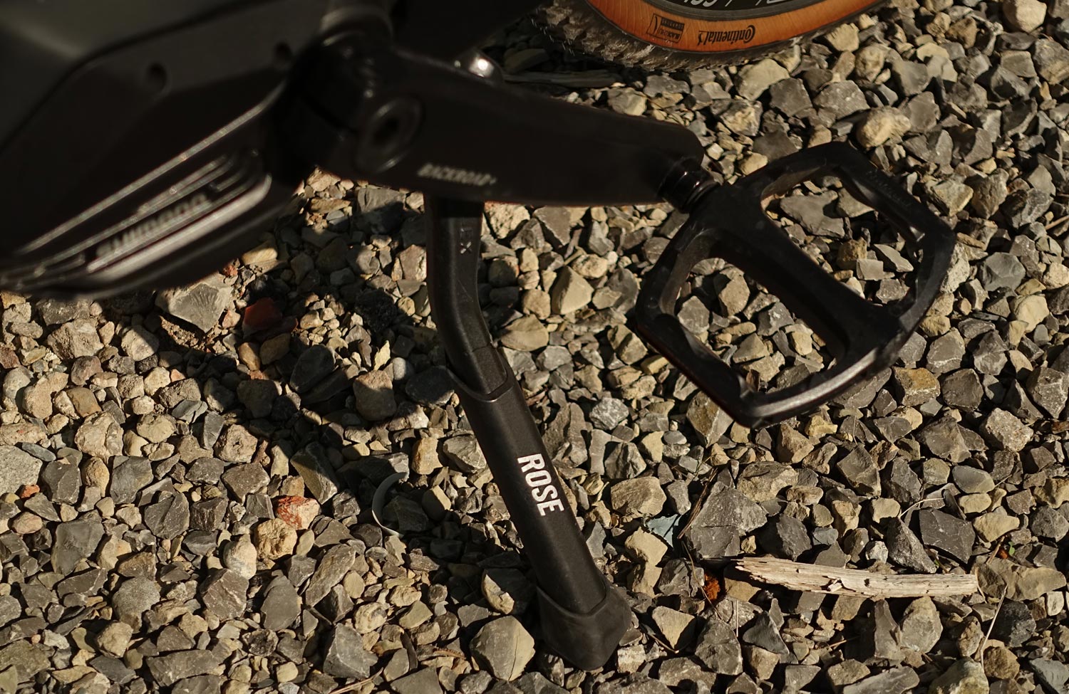 Maximale Power, minimales Gewicht: das Rose Backroad Plus EQ Flatbar im Test 10 Rose Backroad Plus EQ Flatbar Test Review Kickstand