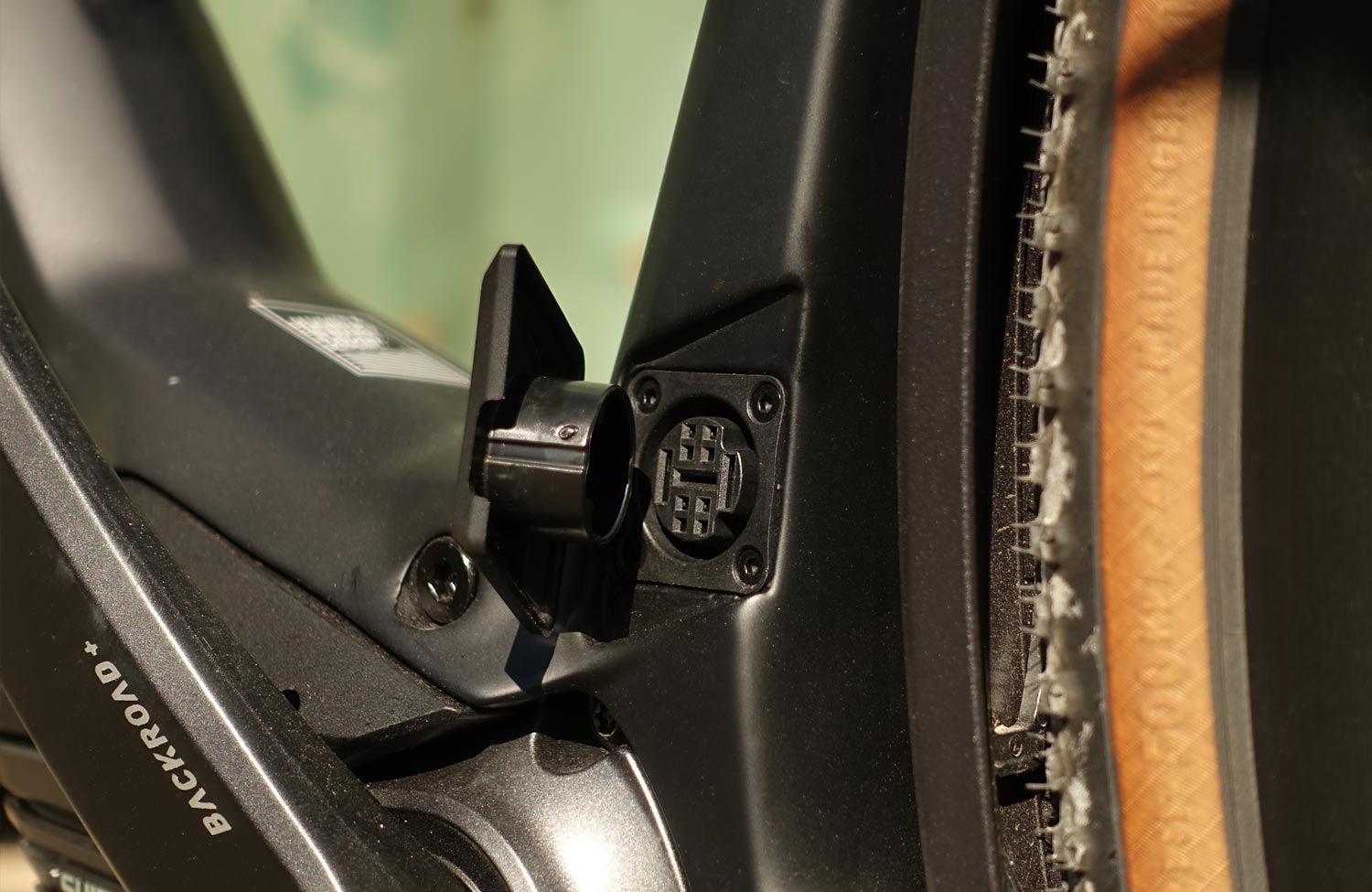Maximale Power, minimales Gewicht: das Rose Backroad Plus EQ Flatbar im Test 11 Rose Backroad Plus EQ Flatbar Test Review Ladebuchse