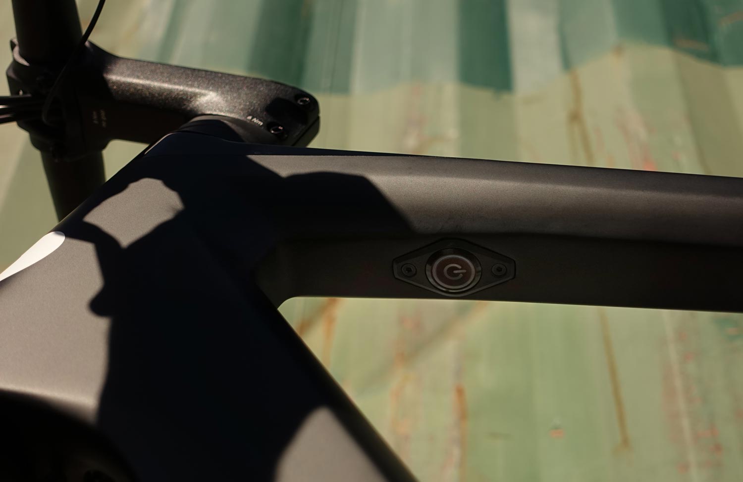 Maximale Power, minimales Gewicht: das Rose Backroad Plus EQ Flatbar im Test 9 Rose Backroad Plus EQ Flatbar Test Review On Off Schalter
