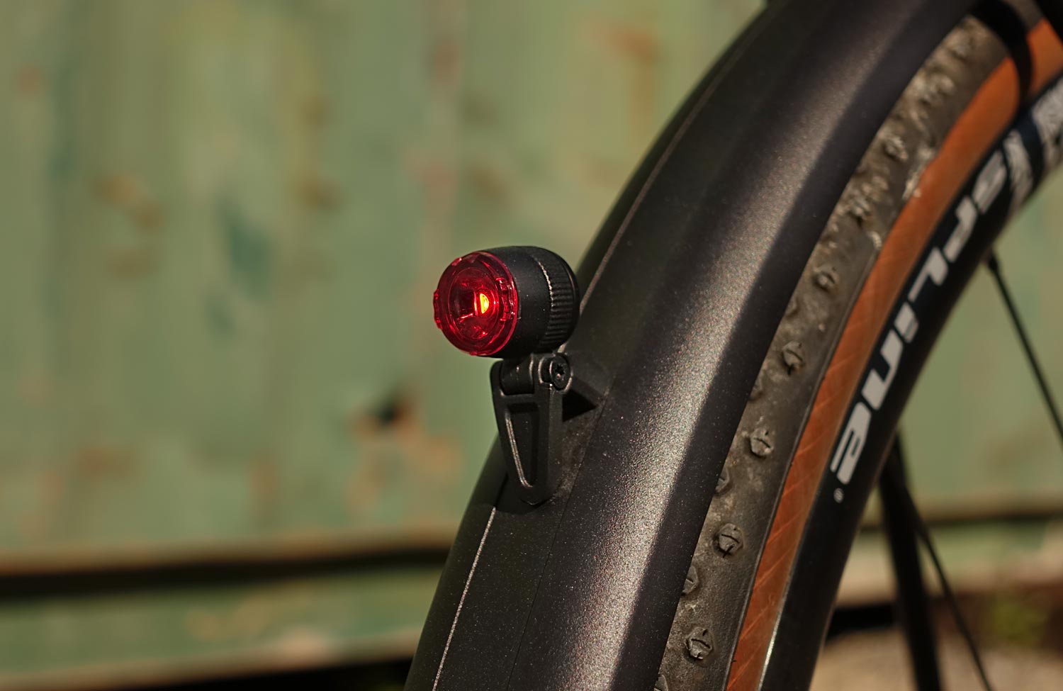 Maximale Power, minimales Gewicht: das Rose Backroad Plus EQ Flatbar im Test 7 Rose Backroad Plus EQ Flatbar Test Review Ruecklicht
