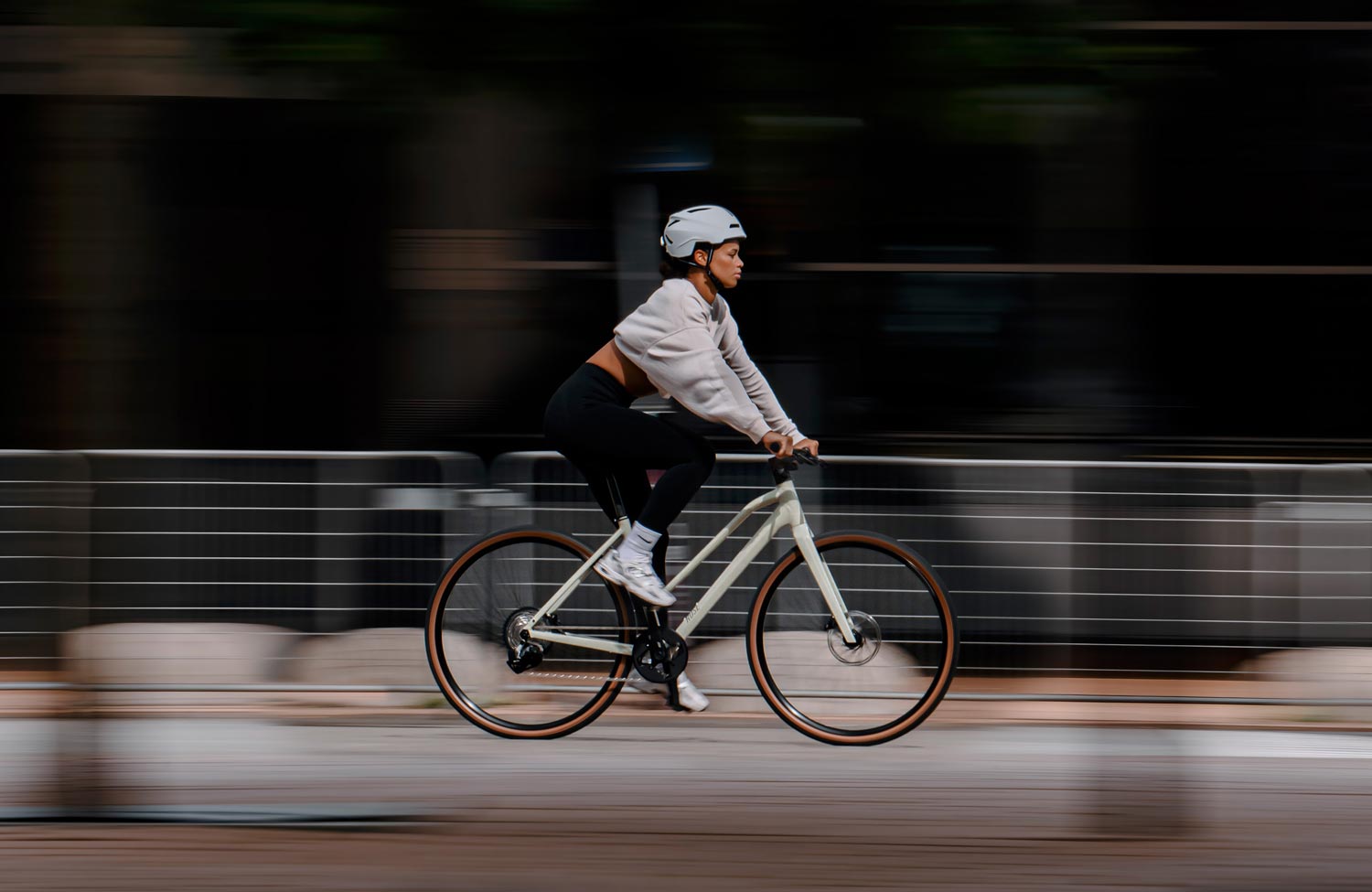 Mit oder ohne Motor? Deine Wahl! Rose bringt das sportlich-urbane Sneak nun auch als analoges Bike 1 Rose Sneak 3 Urban Fitness Bike MidStep Mood