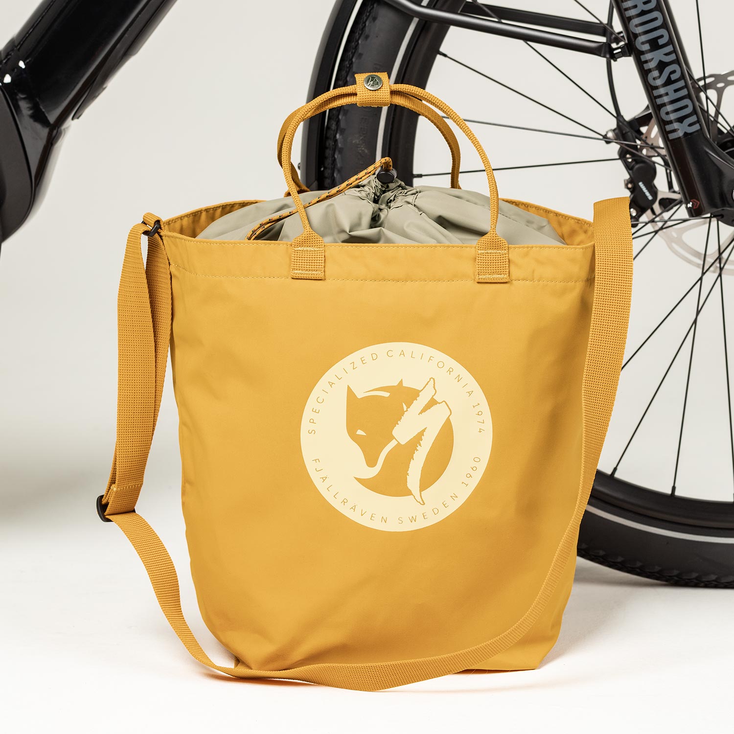 The Great Nearby: Neue Bike-Kollektion von Fjällräven und Specialized 12 specialized fjallraven great nearby urban bike bag yellow