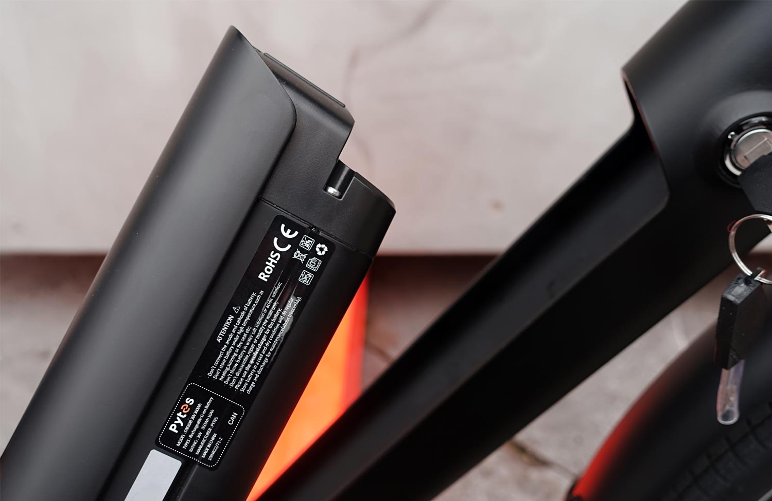 Tenways CGO 009 in the test: the new smart bike with GPS tracking, boost button and a new motor 5 Tenways CGO 009 Test Review Urban Smart Bike Akku