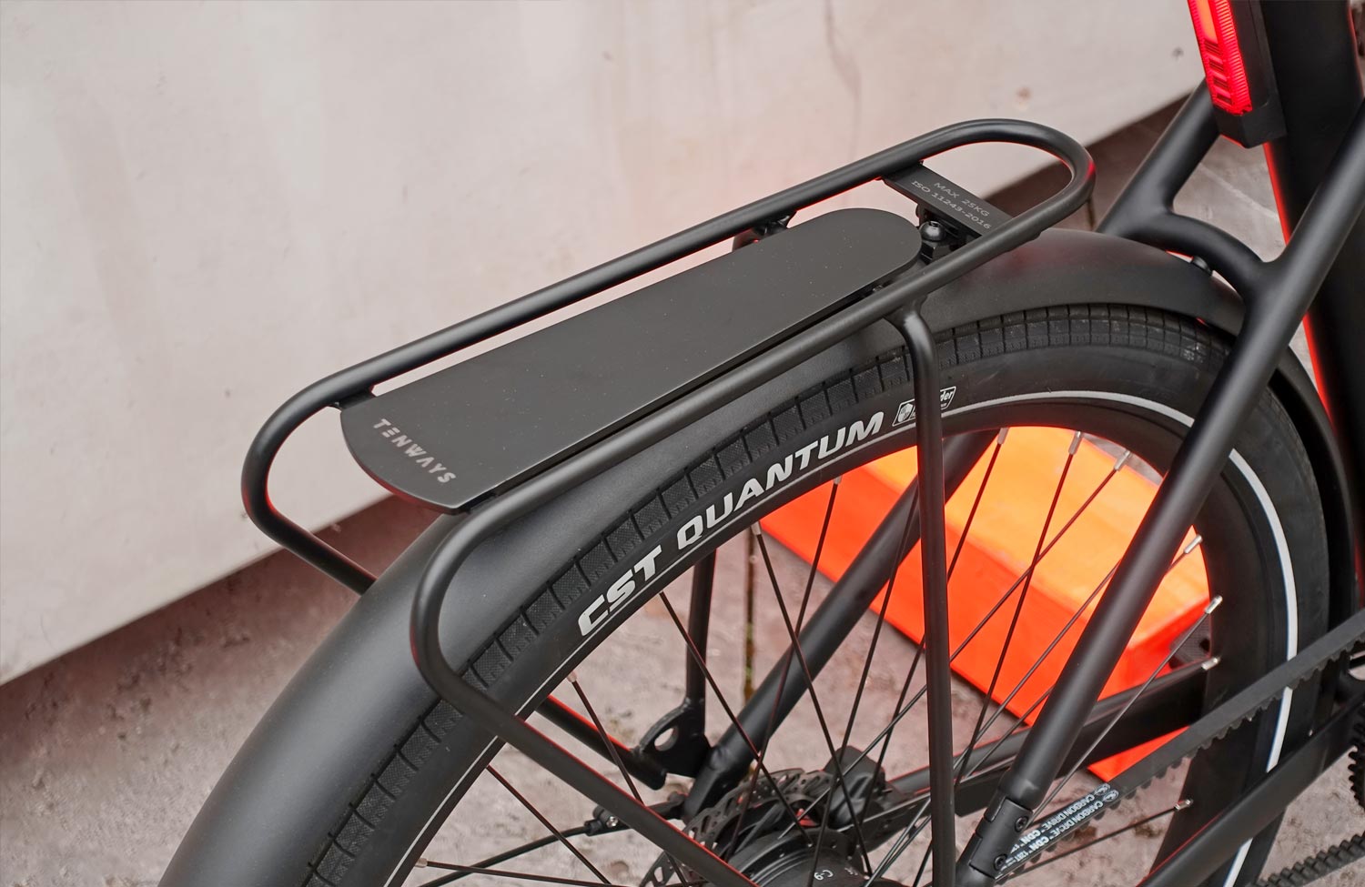 Tenways CGO 009 in the test: the new smart bike with GPS tracking, boost button and a new motor 14 Tenways CGO 009 Test Review Urban Smart Bike Gepaecktraeger