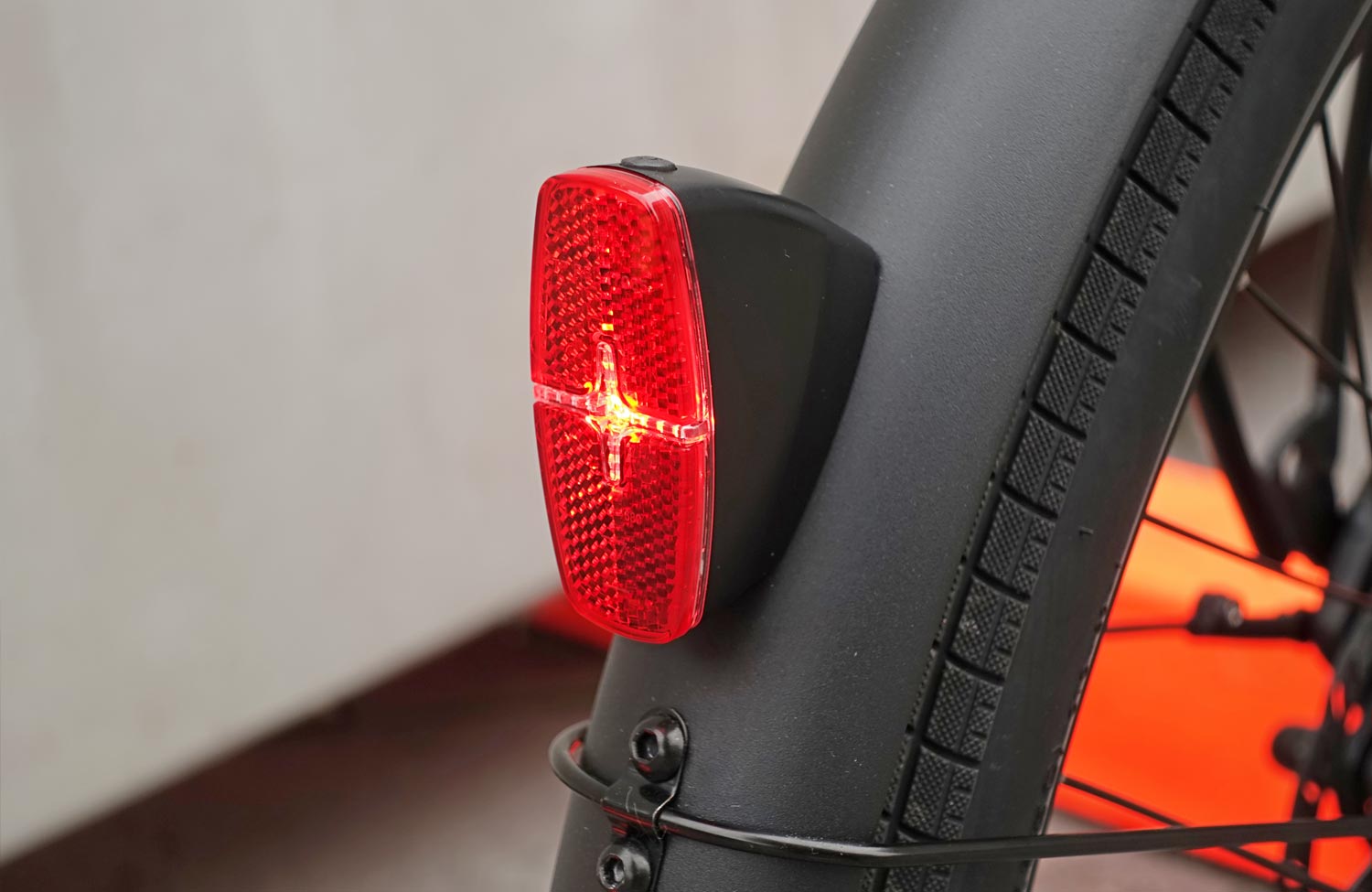 Tenways CGO 009 in the test: the new smart bike with GPS tracking, boost button and a new motor 8 Tenways CGO 009 Test Review Urban Smart Bike Ruecklicht