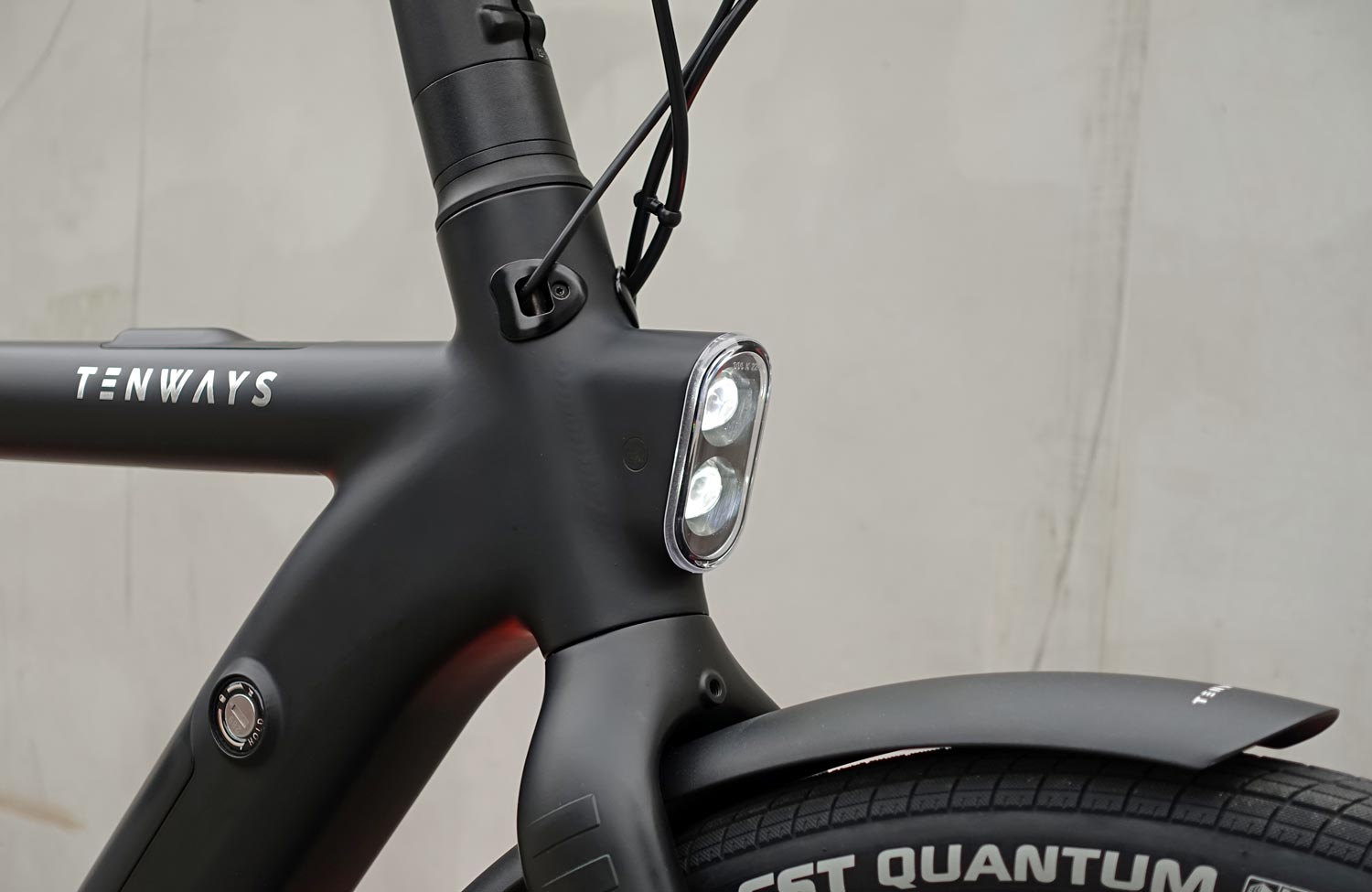 Tenways CGO 009 in the test: the new smart bike with GPS tracking, boost button and a new motor 7 Tenways CGO 009 Test Review Urban Smart Bike Scheinwerfer