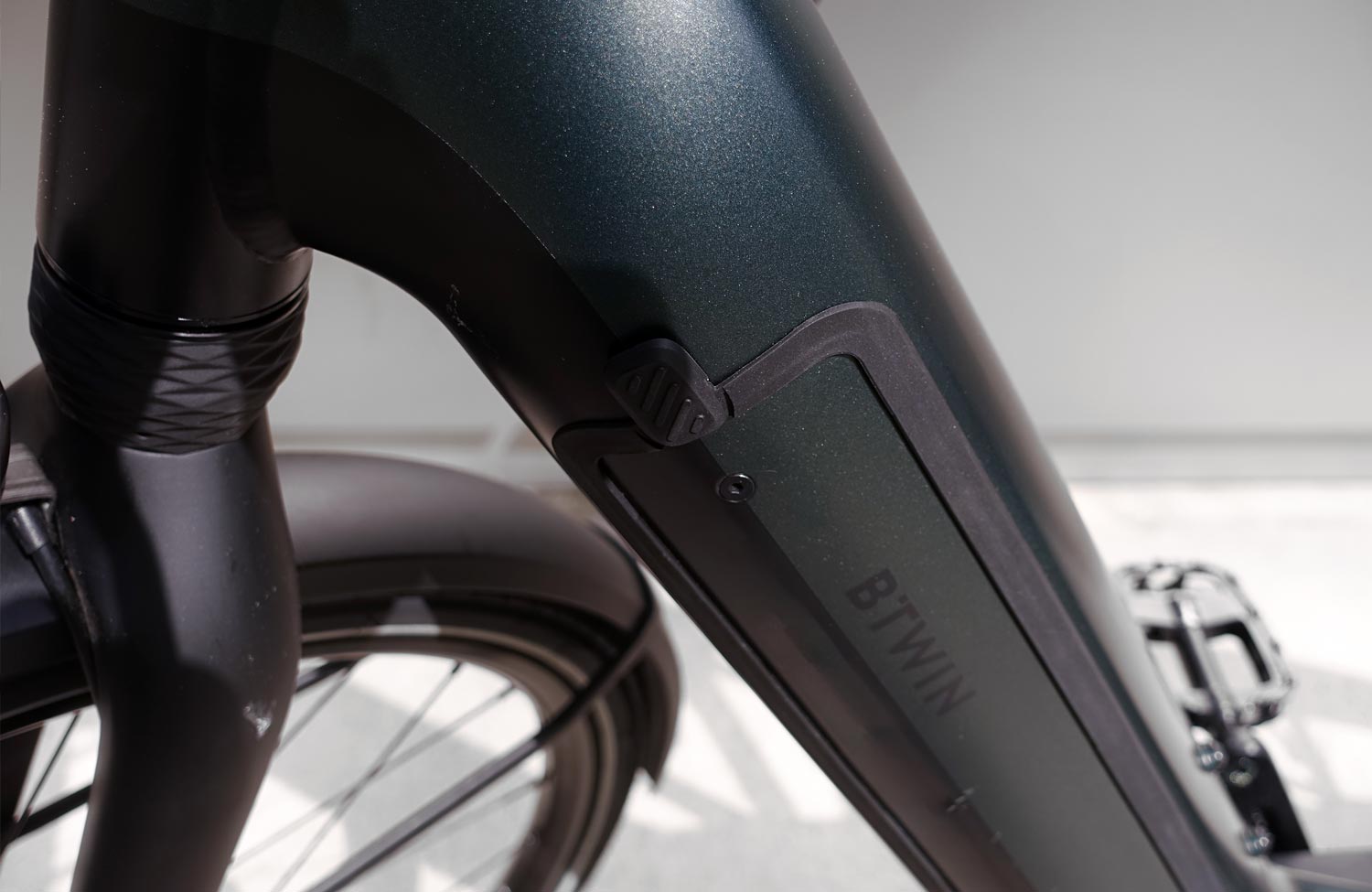Kurz im Test: Decathlon BTWIN LD 920E – günstiges E-Bike mit Automatikschaltung 7 Test Decathlon BTWIN LD 920E Akku