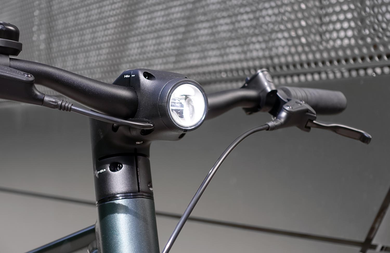 Kurz im Test: Decathlon BTWIN LD 920E – günstiges E-Bike mit Automatikschaltung 6 Test Decathlon BTWIN LD 920E Lenker