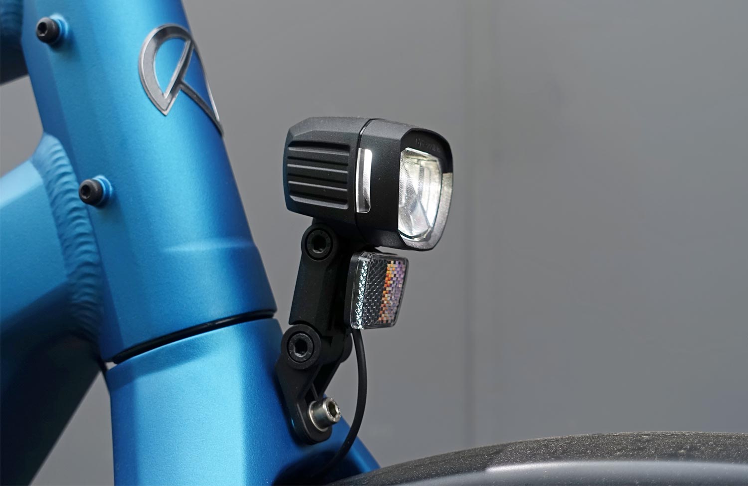 Kurz im Test: Kalkhoff Endeavour L Move – leichtes Commuter E-Bike mit alltagstauglicher Ausstattung 1 Test Kalkhoff Endeavour L Move Scheinwerfer