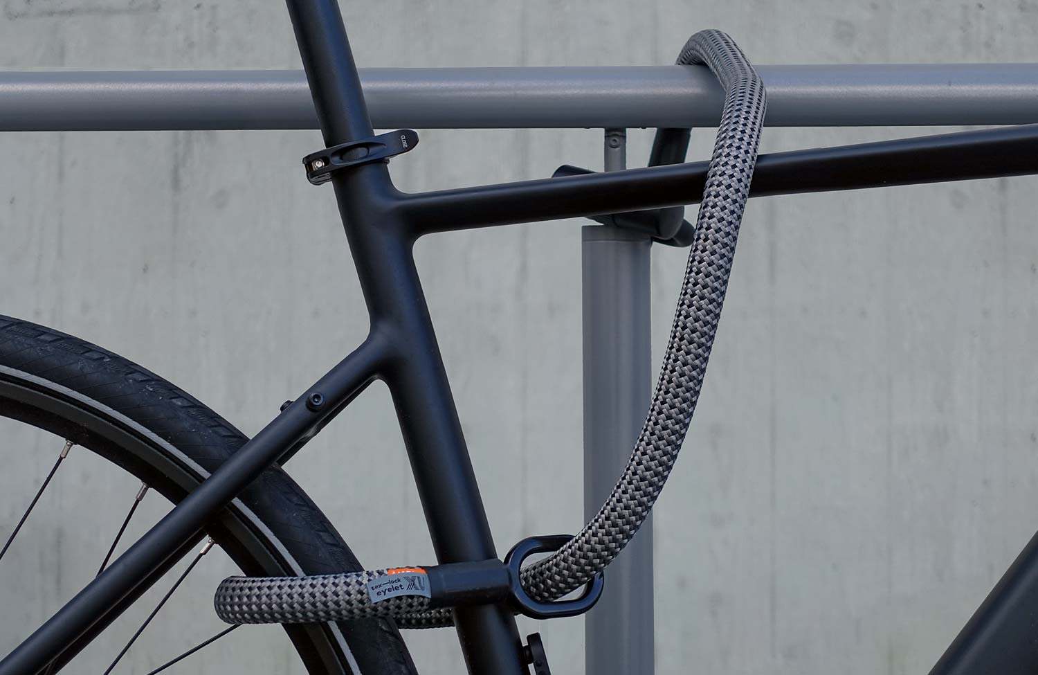 Textiles und flexibles Fahrradschloss im Test: das tex–lock eyelet (2023) 8 texlock test review bike eyelet u lock electric grey 1
