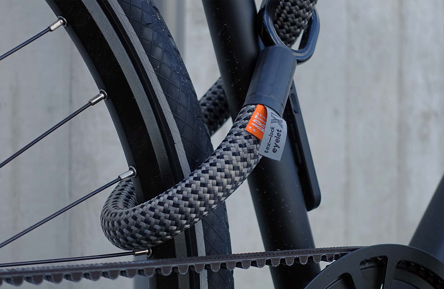 Textiles und flexibles Fahrradschloss im Test: das tex–lock eyelet (2023) 10 texlock test review bike eyelet u lock electric grey 2