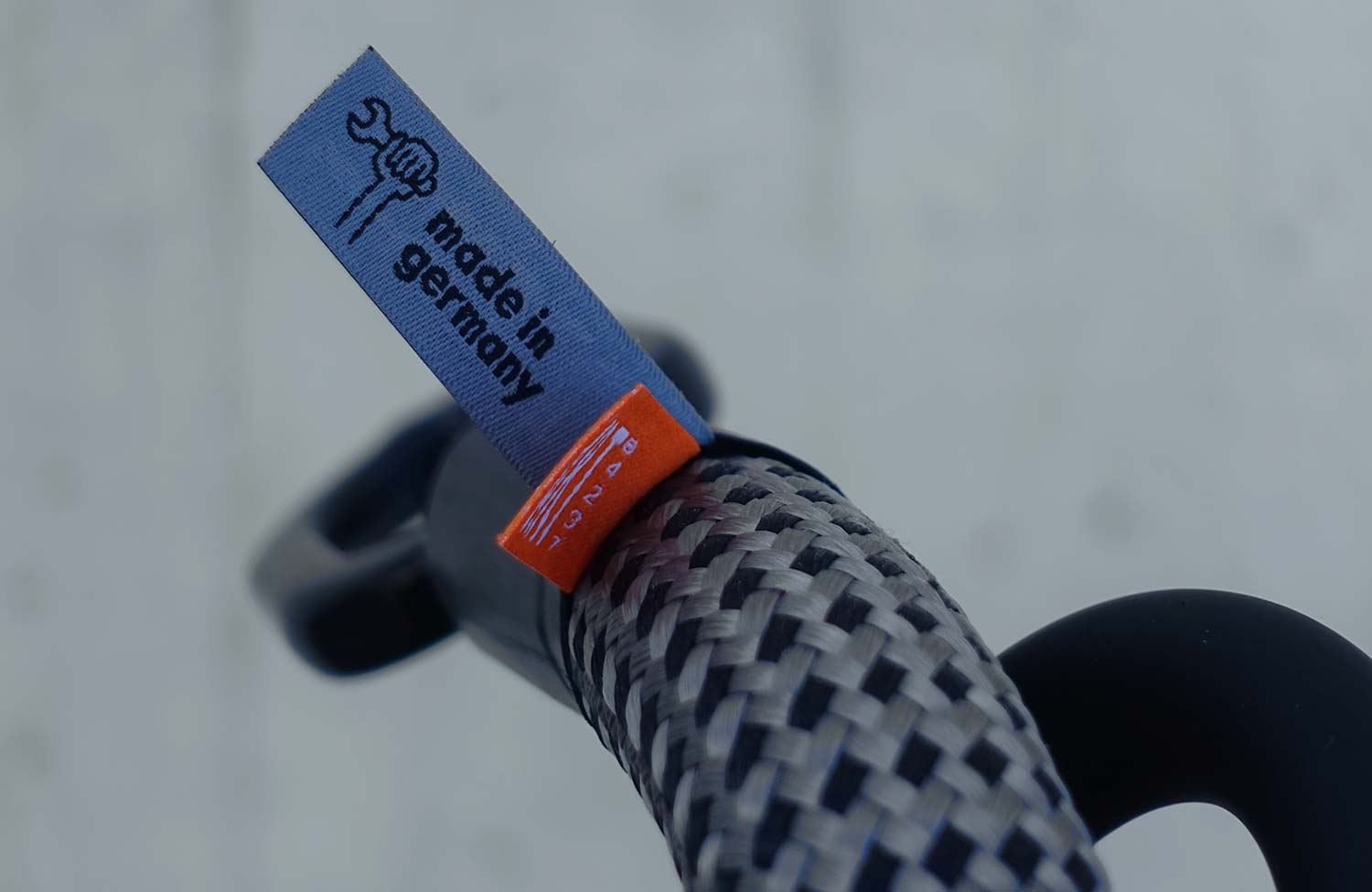 Textiles und flexibles Fahrradschloss im Test: das tex–lock eyelet (2023) 6 texlock test review bike eyelet u lock electric grey 5