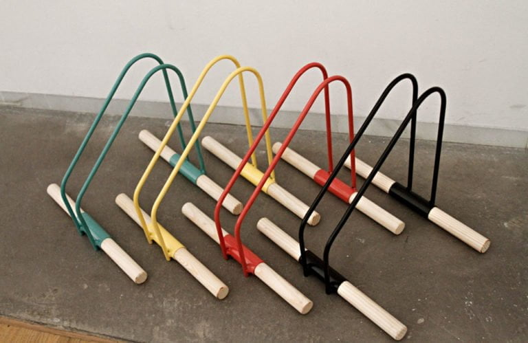 WAO-Bike-Stand-Fahrradstaender-Metall-Holz-Gruen-Gelb-Rot-Schwarz