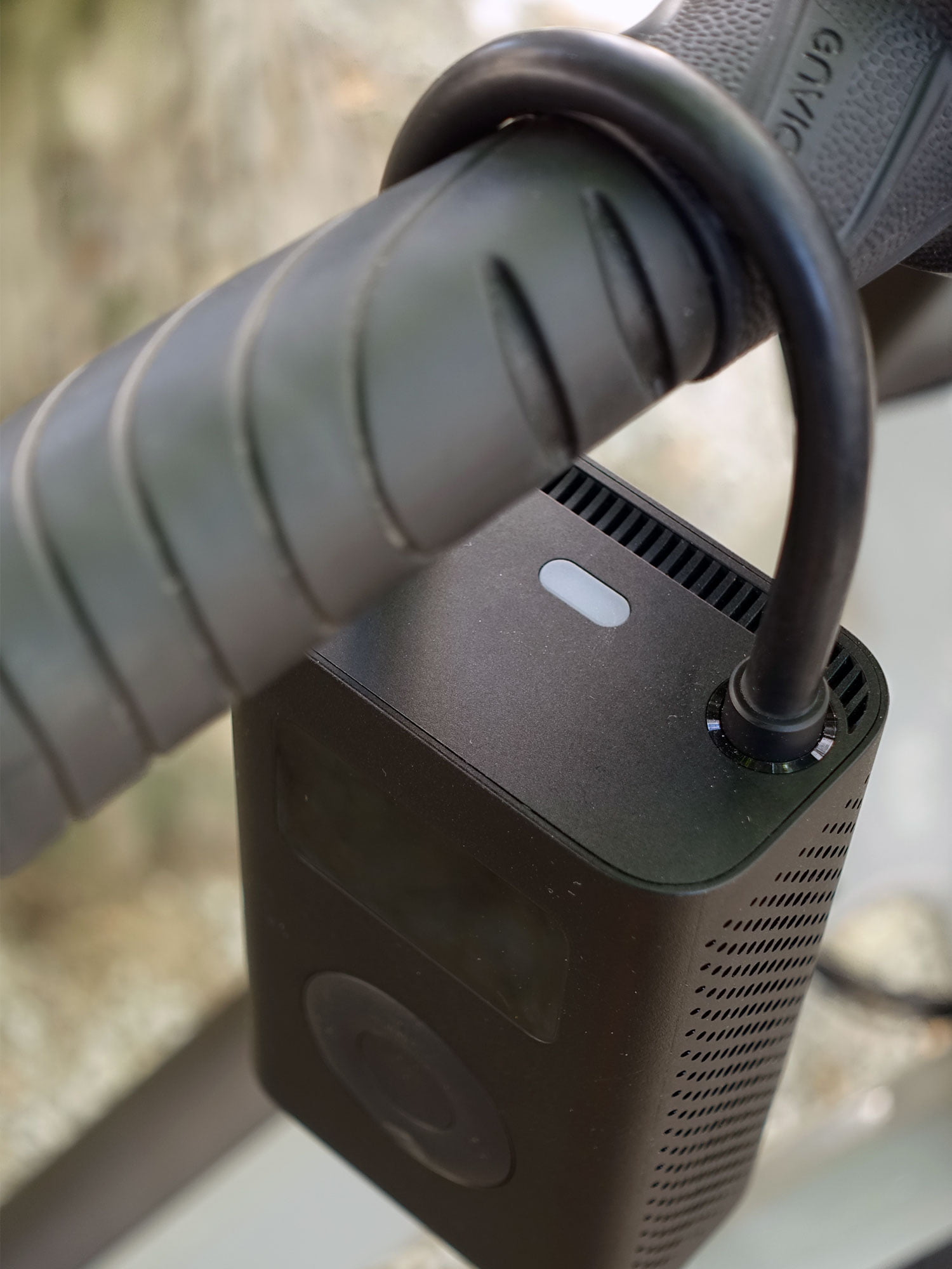 Xiaomi Air Compressor 2 im Test: Die elektrische Luftpumpe fürs Fahrrad 5 Xiaomi Air Compressor 2 Test Review Elektrische Fahrrad Luftpumpe Henkel