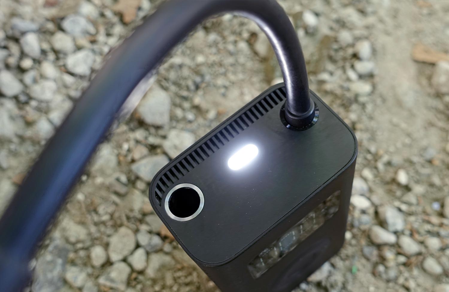 Xiaomi Air Compressor 2 im Test: Die elektrische Luftpumpe fürs Fahrrad 4 Xiaomi Air Compressor 2 Test Review Elektrische Fahrrad Luftpumpe Taschenlampe